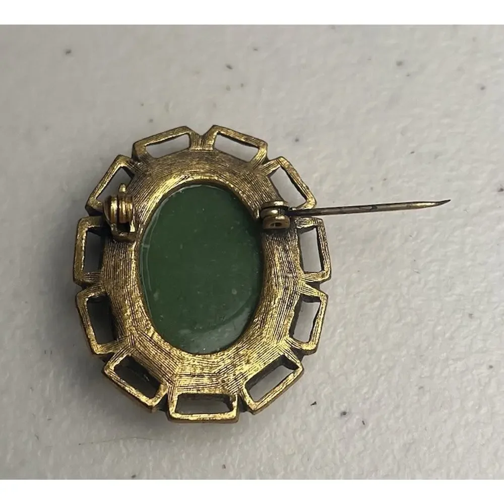 Vintage Cameo Brooch Pin Women Lady Gold Tone Metal Green Cream Oval 1.5